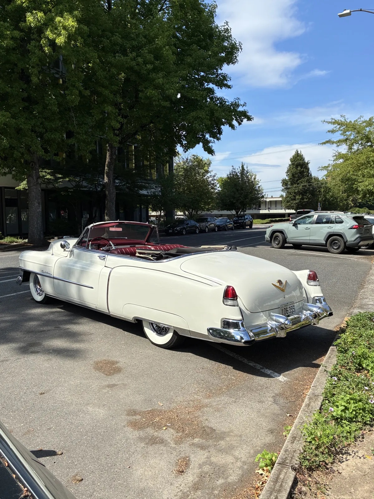 Cadillac-Series-62-1953-Alpine-White-Burgundy-1