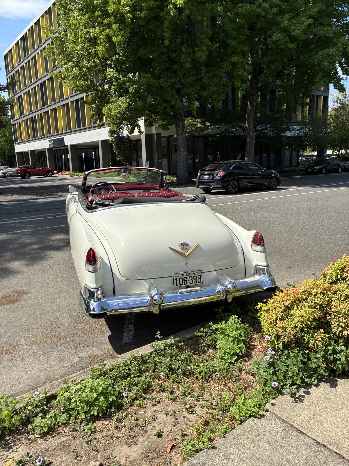 Cadillac-Series-62-1953-Alpine-White-Burgundy-11