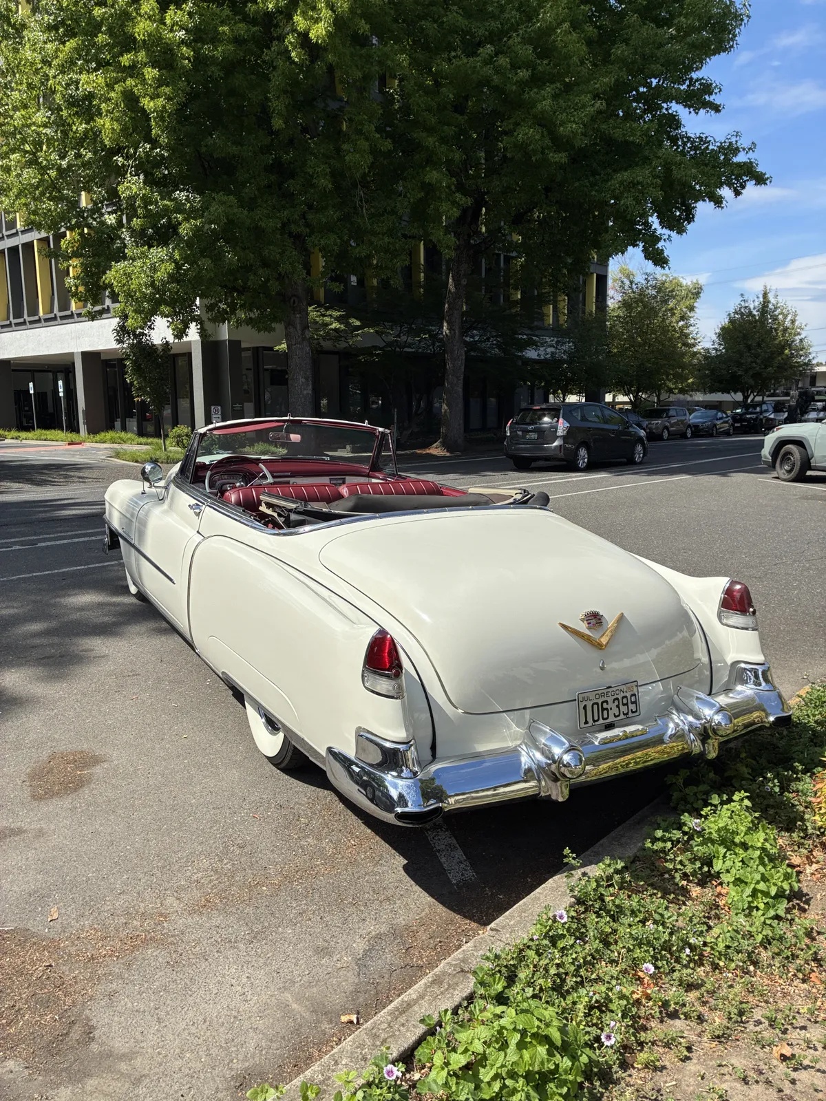 Cadillac-Series-62-1953-Alpine-White-Burgundy-12