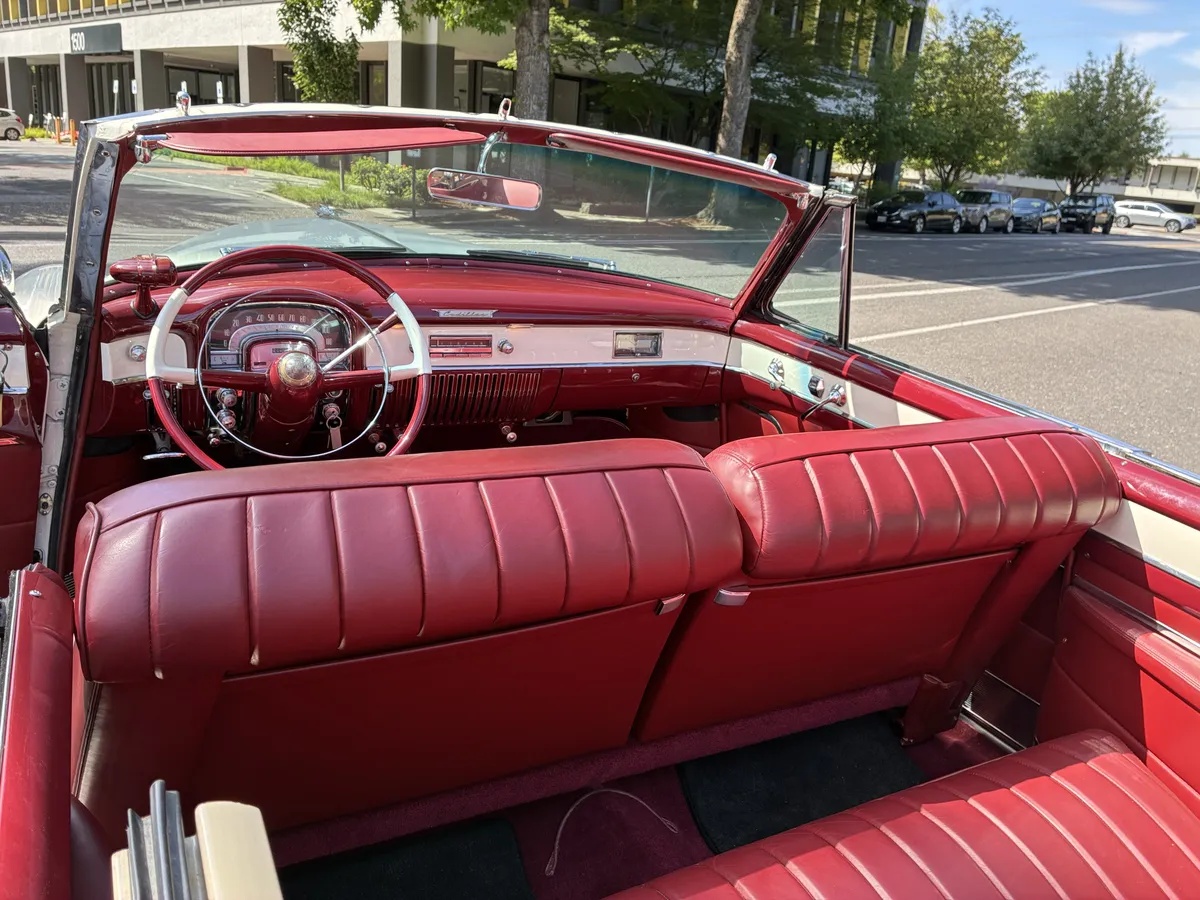 Cadillac-Series-62-1953-Alpine-White-Burgundy-15