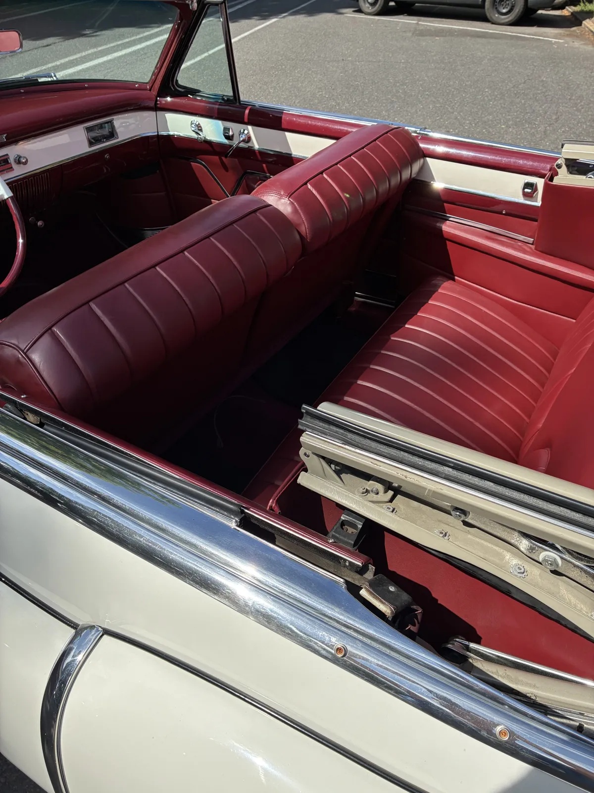 Cadillac-Series-62-1953-Alpine-White-Burgundy-16