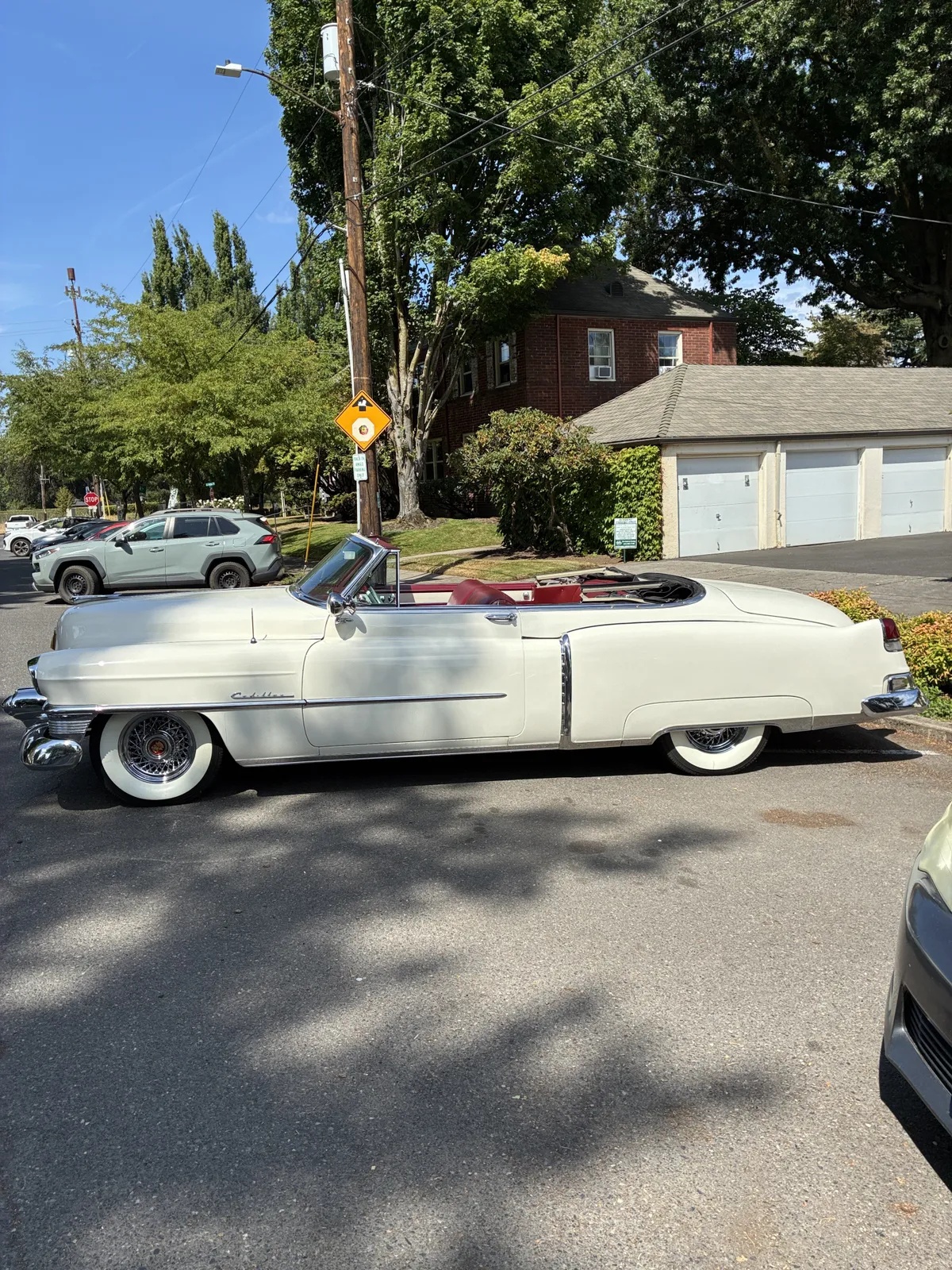 Cadillac-Series-62-1953-Alpine-White-Burgundy-2