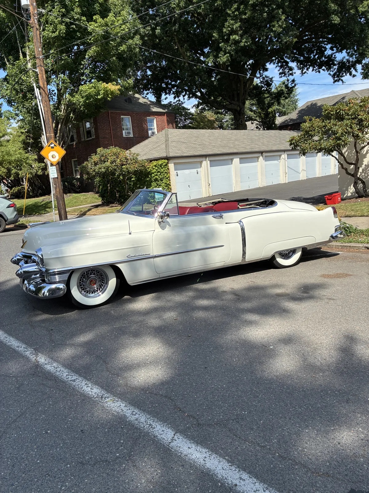 Cadillac-Series-62-1953-Alpine-White-Burgundy-3