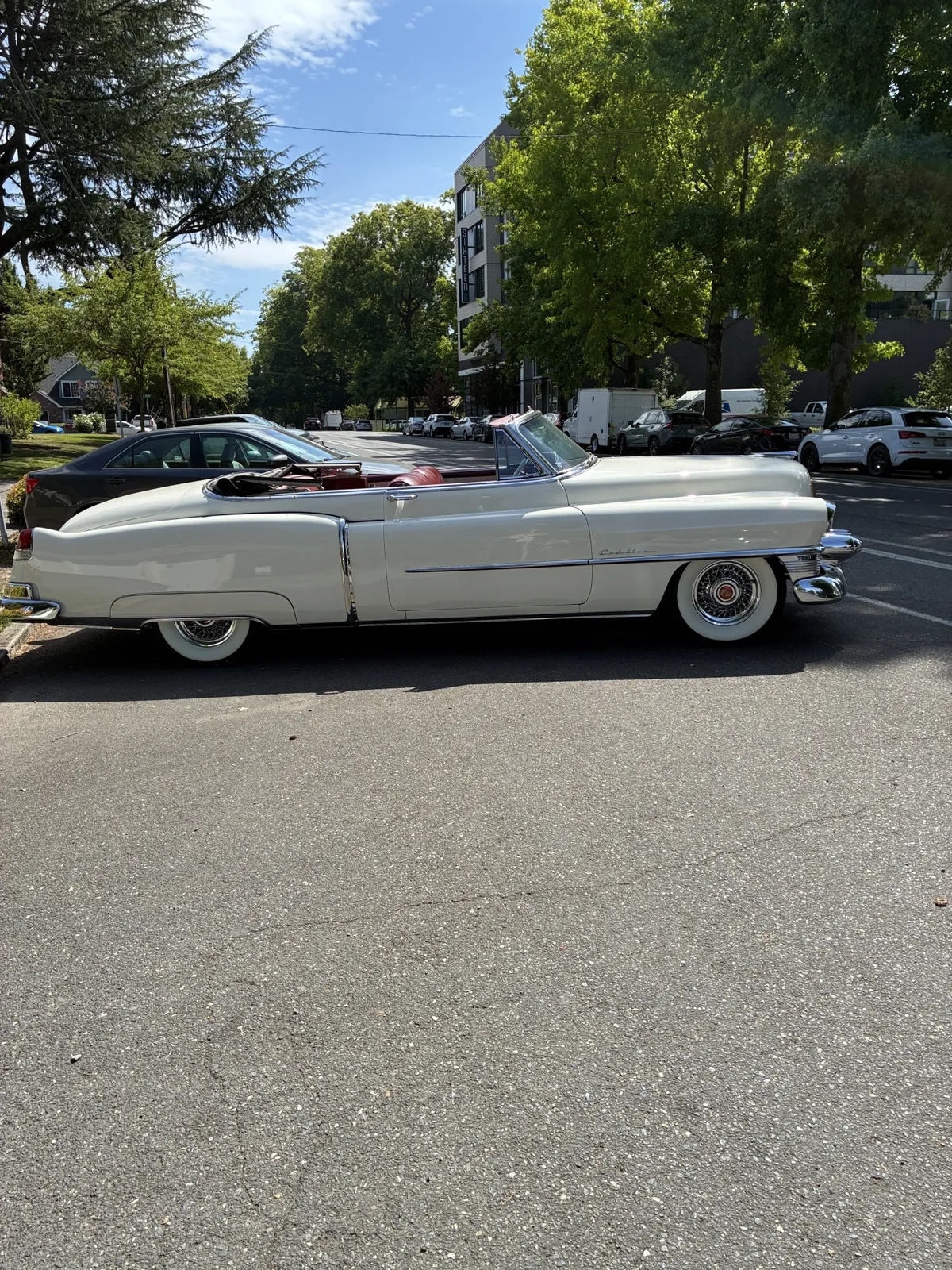 Cadillac-Series-62-1953-Alpine-White-Burgundy-4
