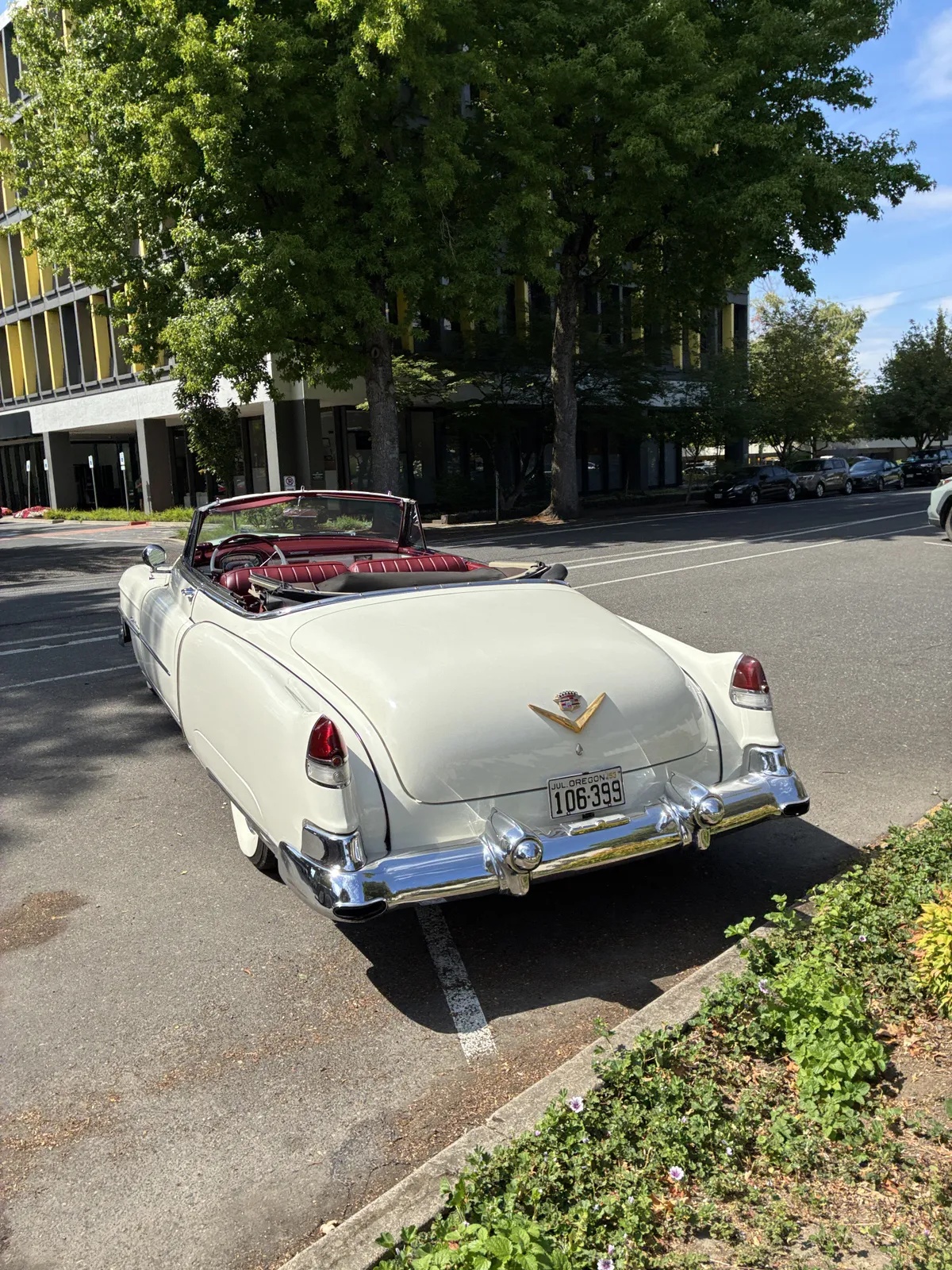 Cadillac-Series-62-1953-Alpine-White-Burgundy-8