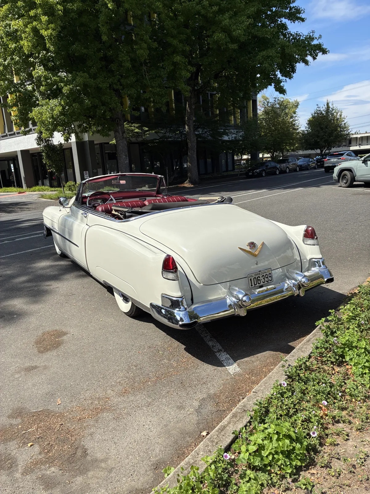 Cadillac-Series-62-1953-Alpine-White-Burgundy-9