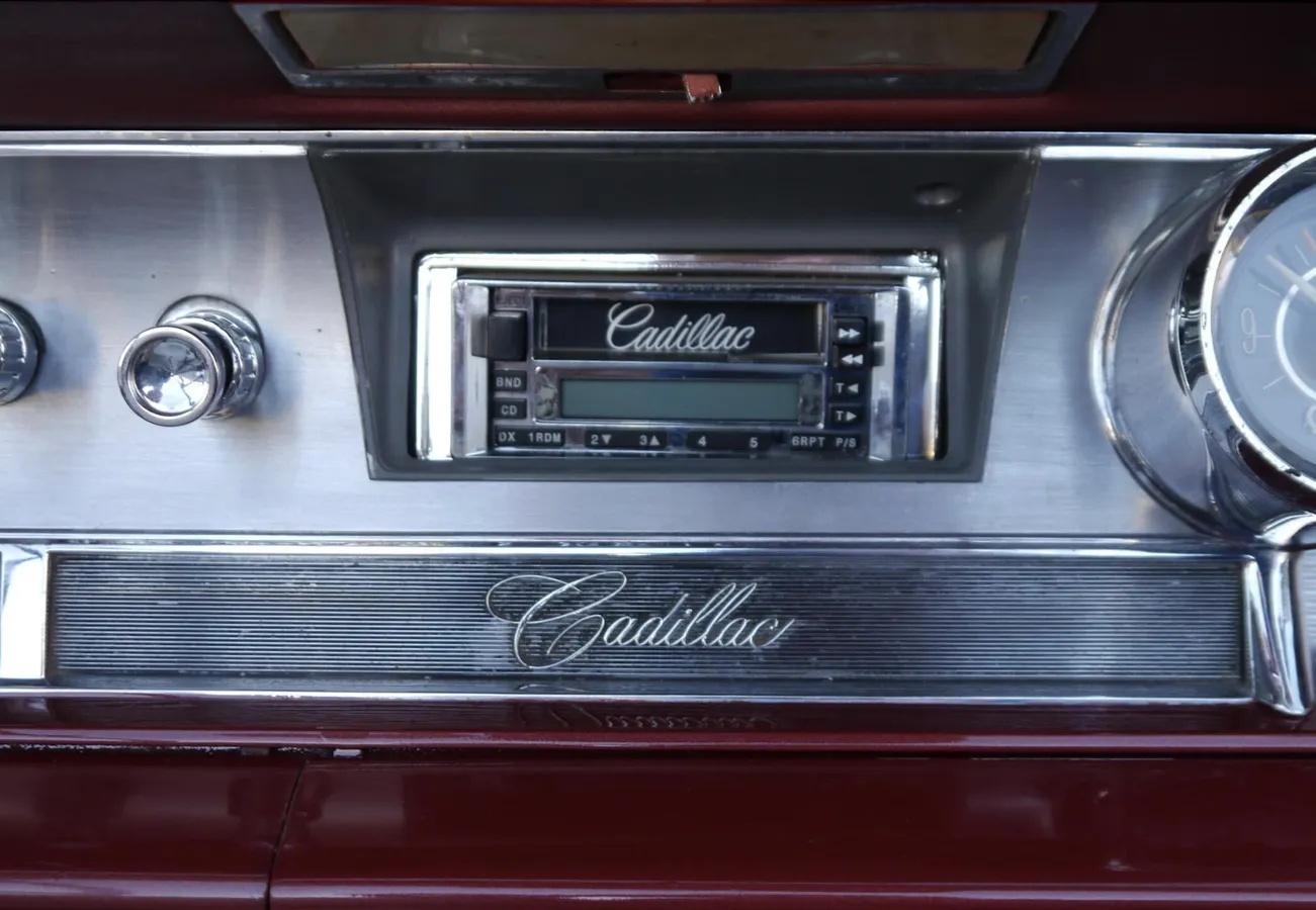 Cadillac-Series-62-1962-Pompeian-Red-White-16