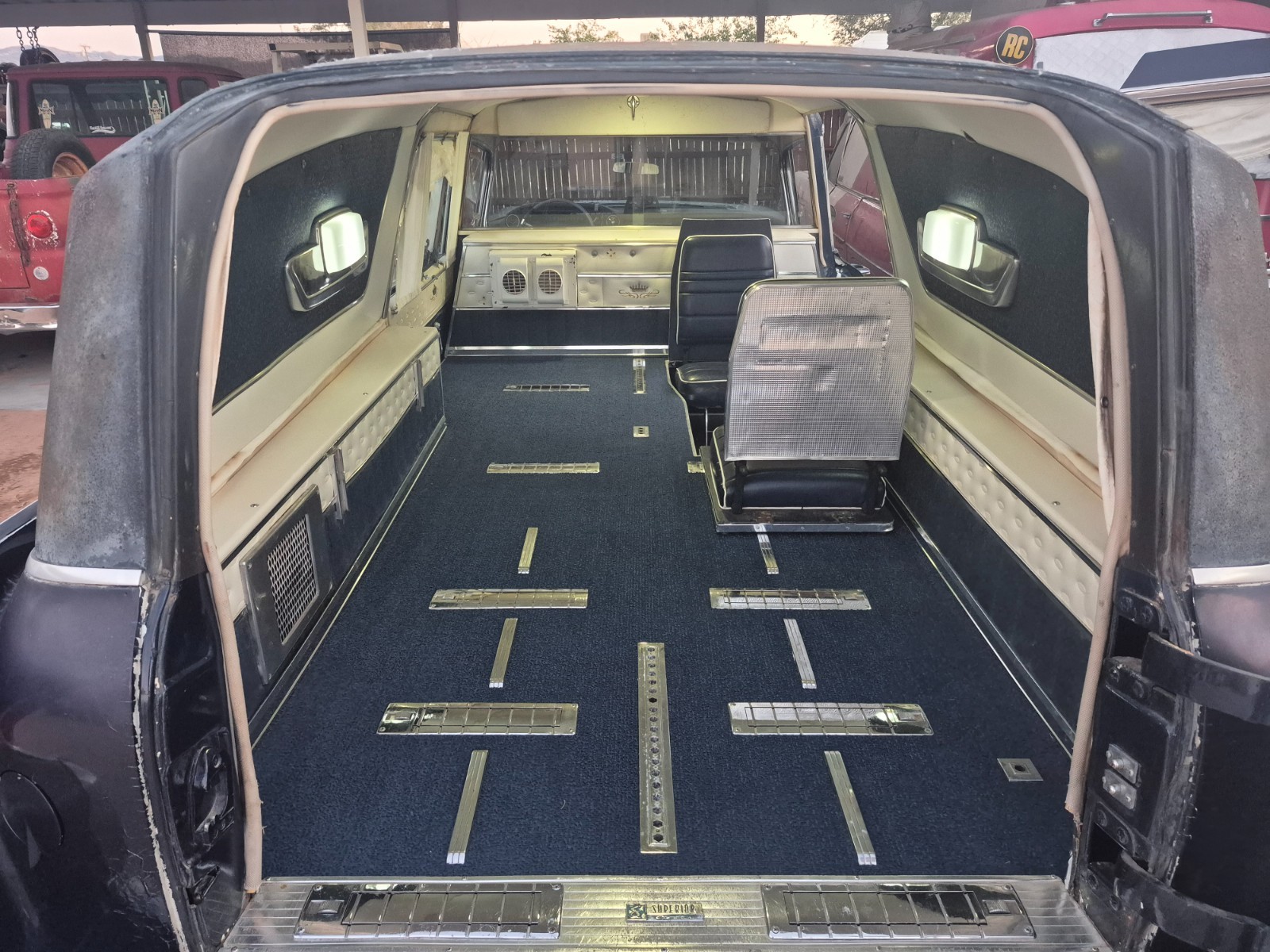 Cadillac-Superior-1962-Hearse-13