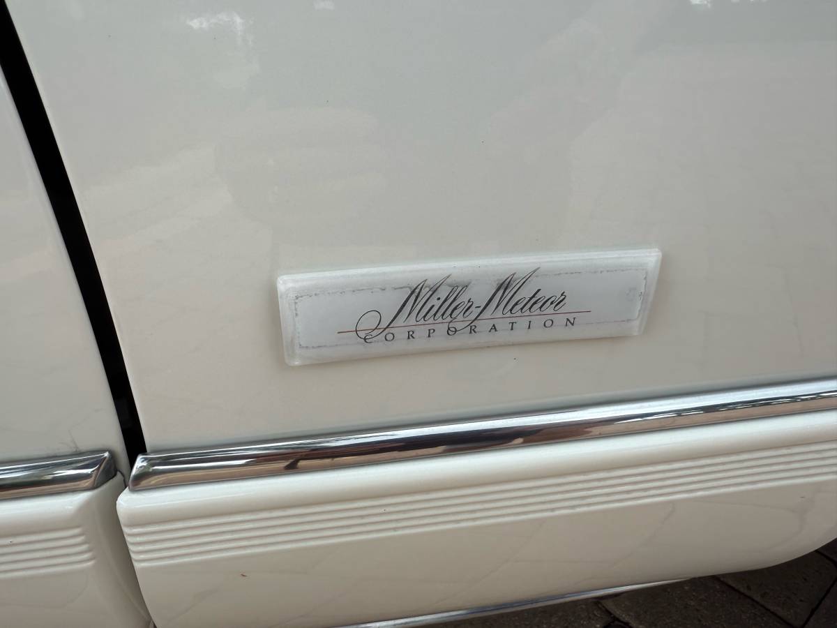 Cadillac-brougham-1992-white-12