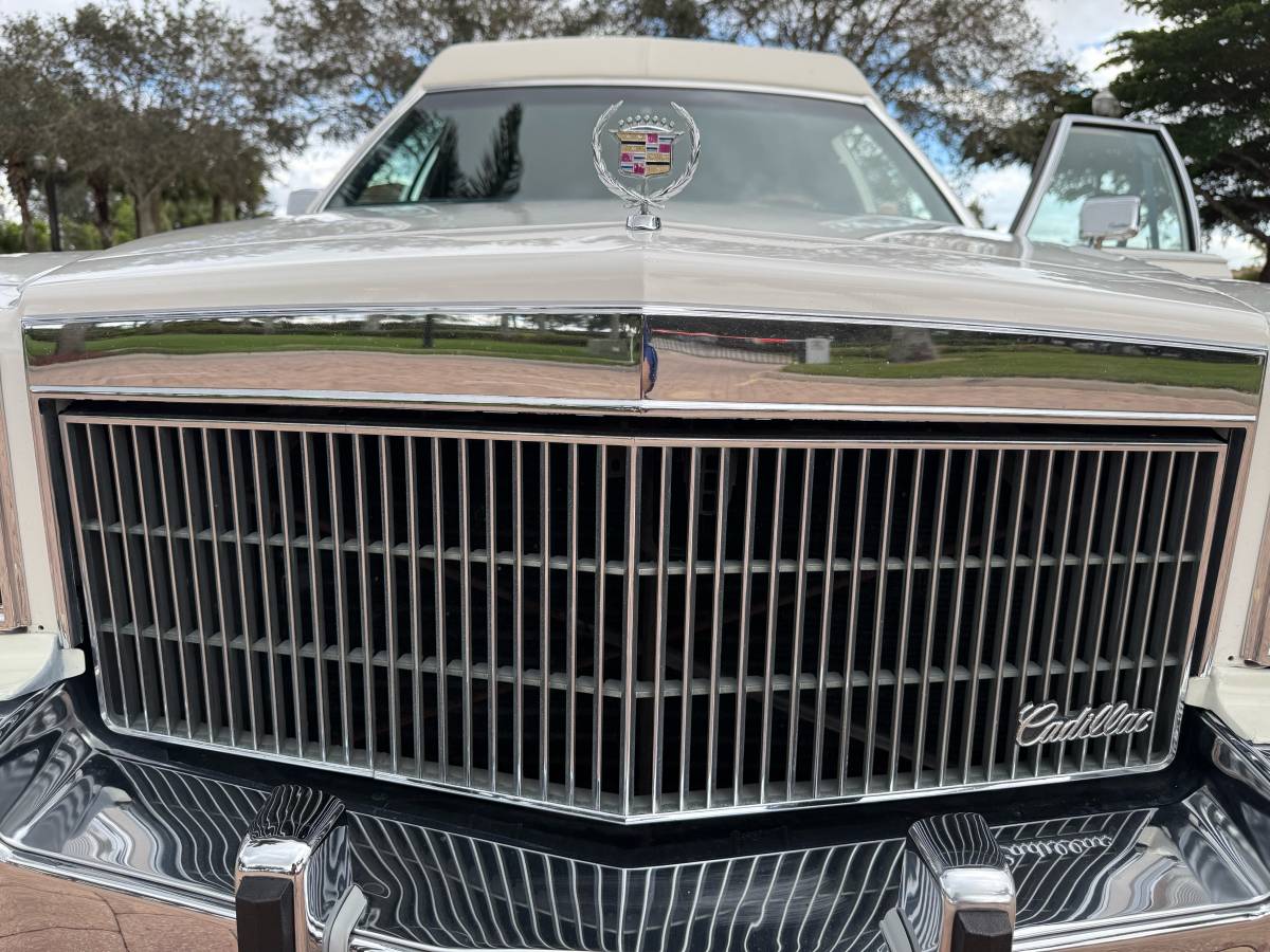 Cadillac-brougham-1992-white-13