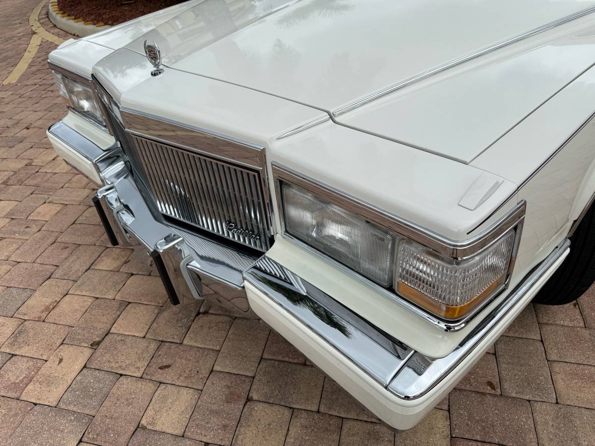 Cadillac-brougham-1992-white-14