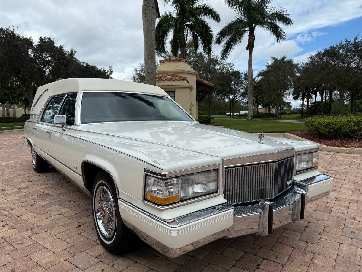 Cadillac-brougham-1992-white-17
