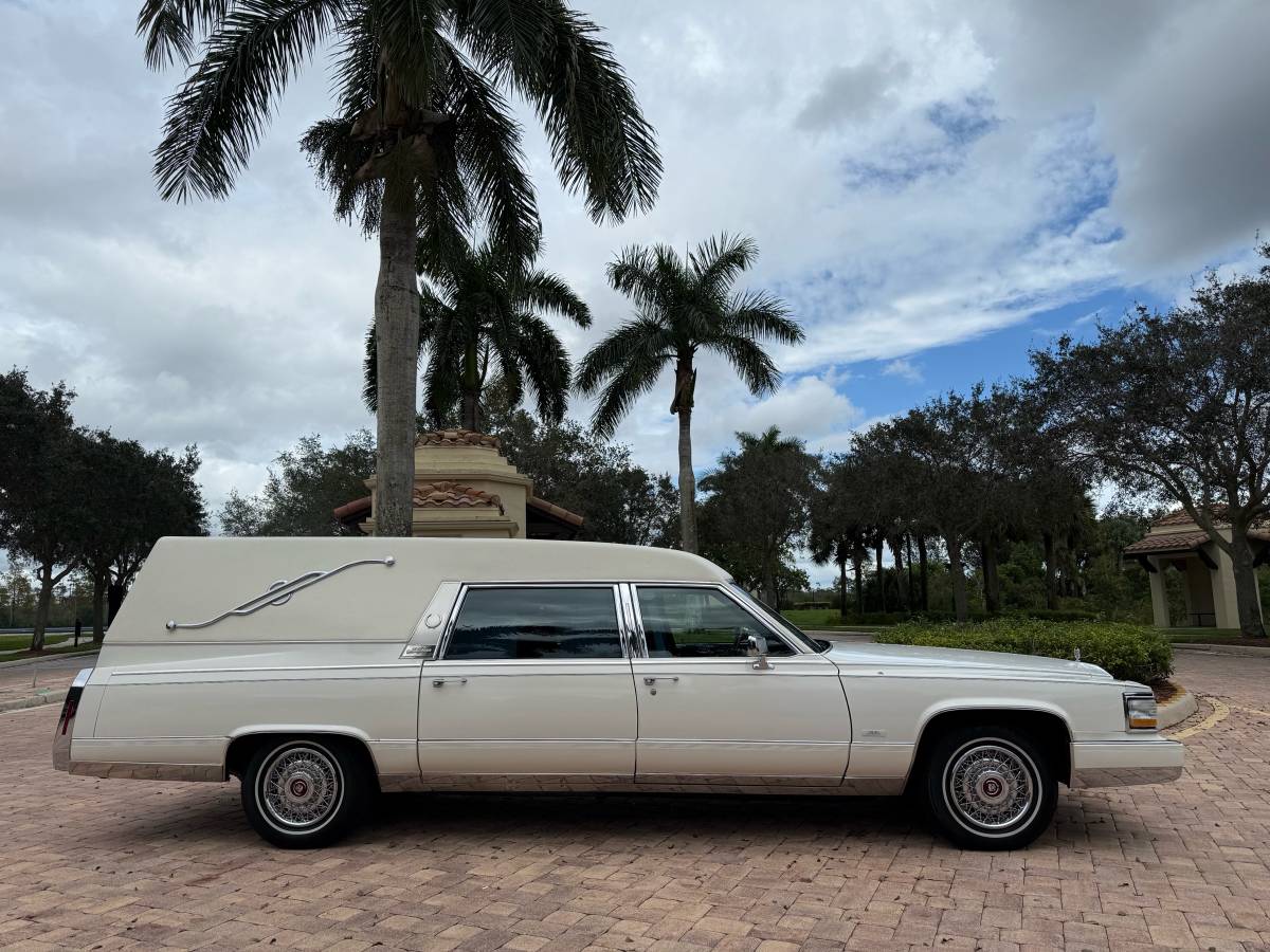 Cadillac-brougham-1992-white-18