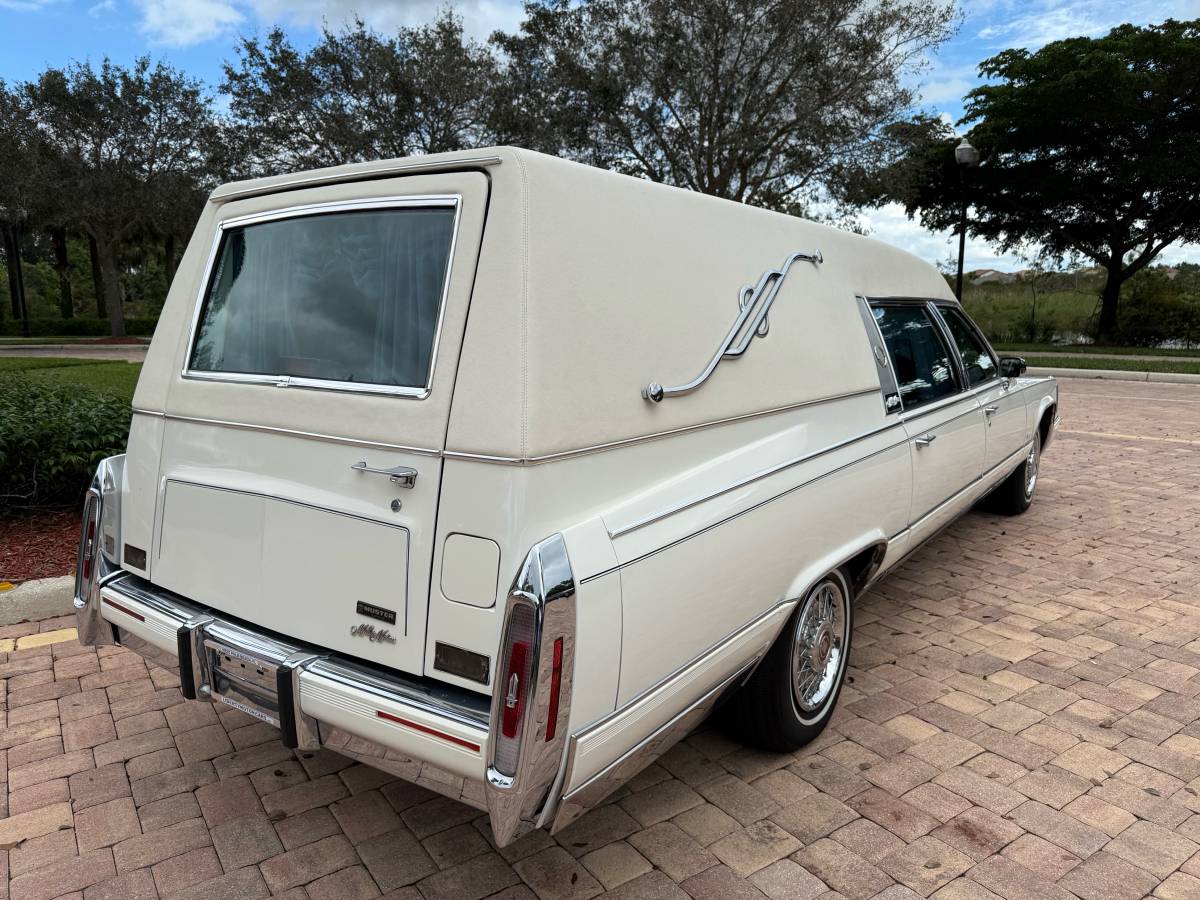 Cadillac-brougham-1992-white-19