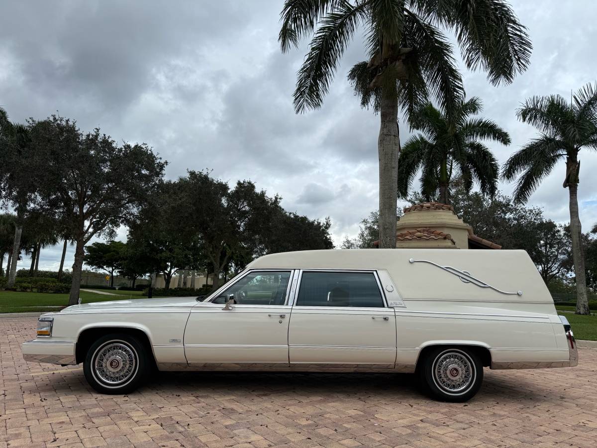 Cadillac-brougham-1992-white-3