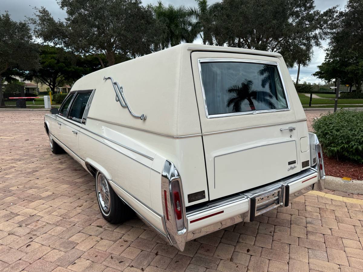 Cadillac-brougham-1992-white-4