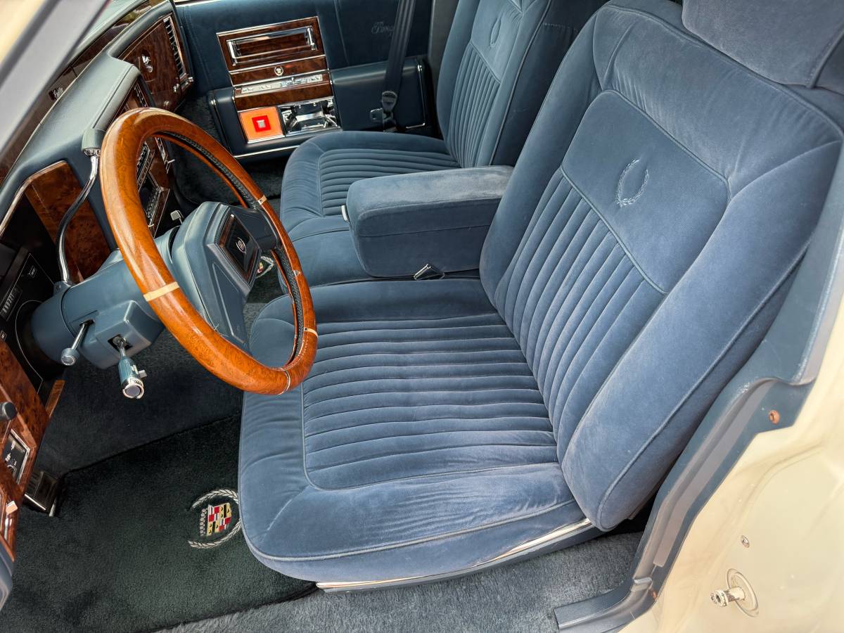 Cadillac-brougham-1992-white-7