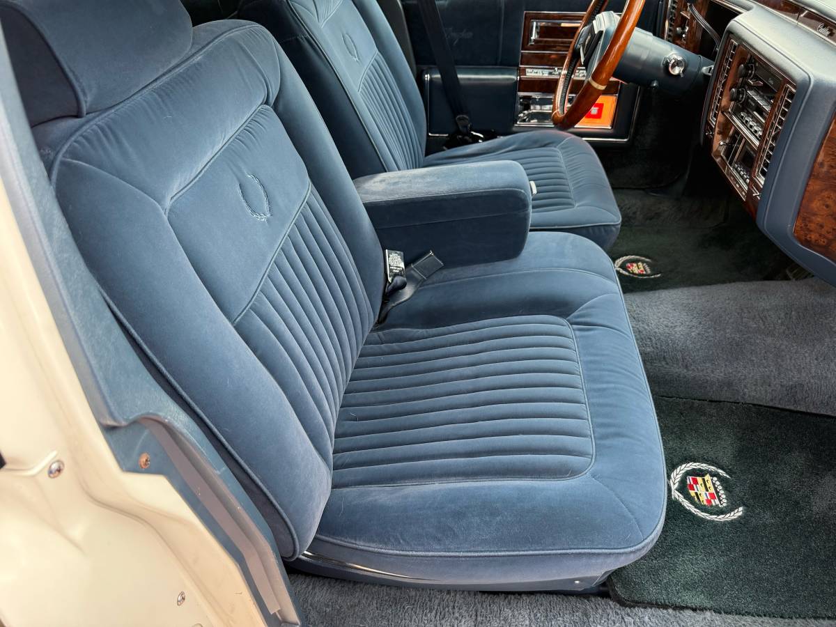 Cadillac-brougham-1992-white-9
