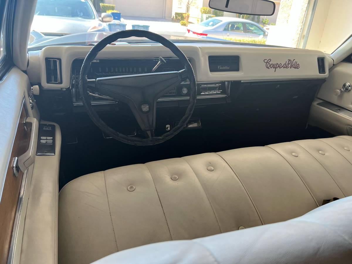 Cadillac-coupe-de-ville-1968-red-10