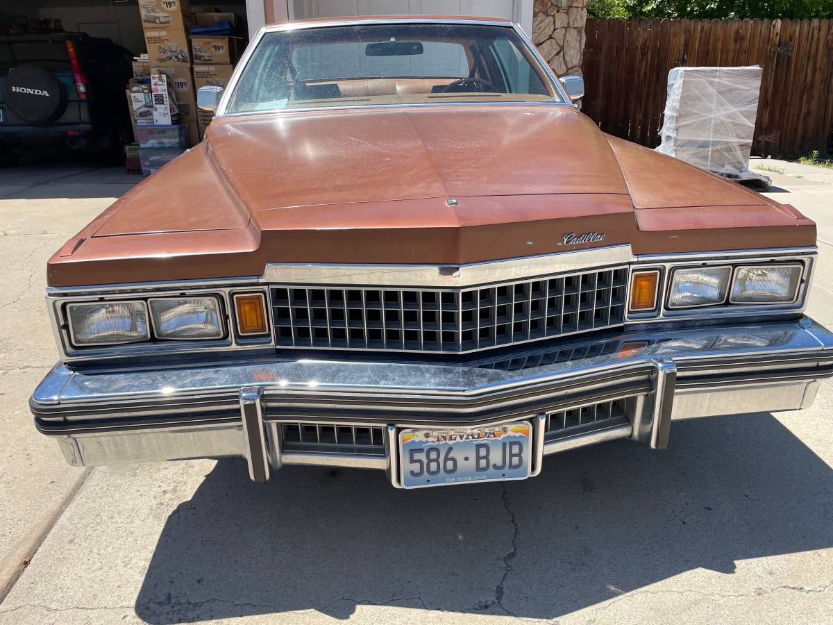 Cadillac-coupe-de-ville-1978