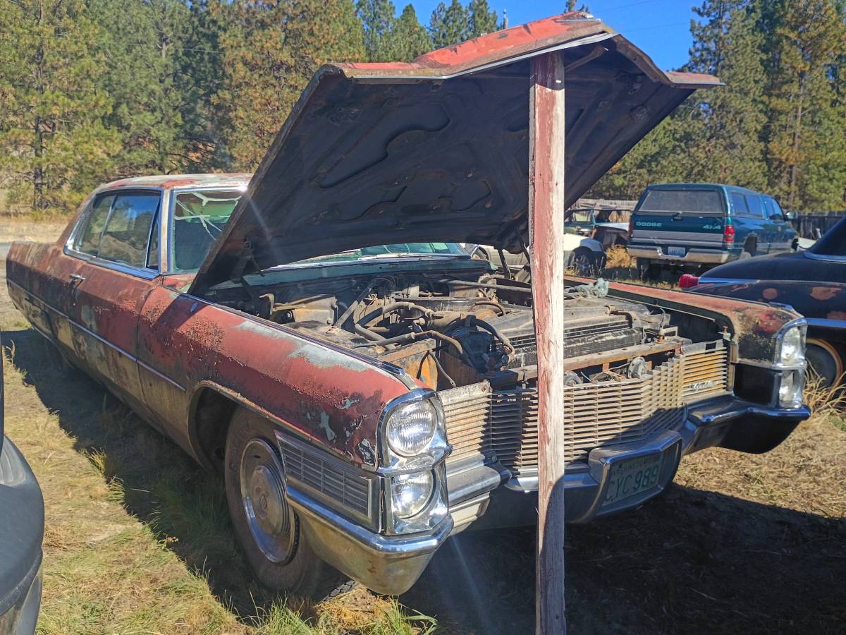 Cadillac-coupe-deville-1965-1
