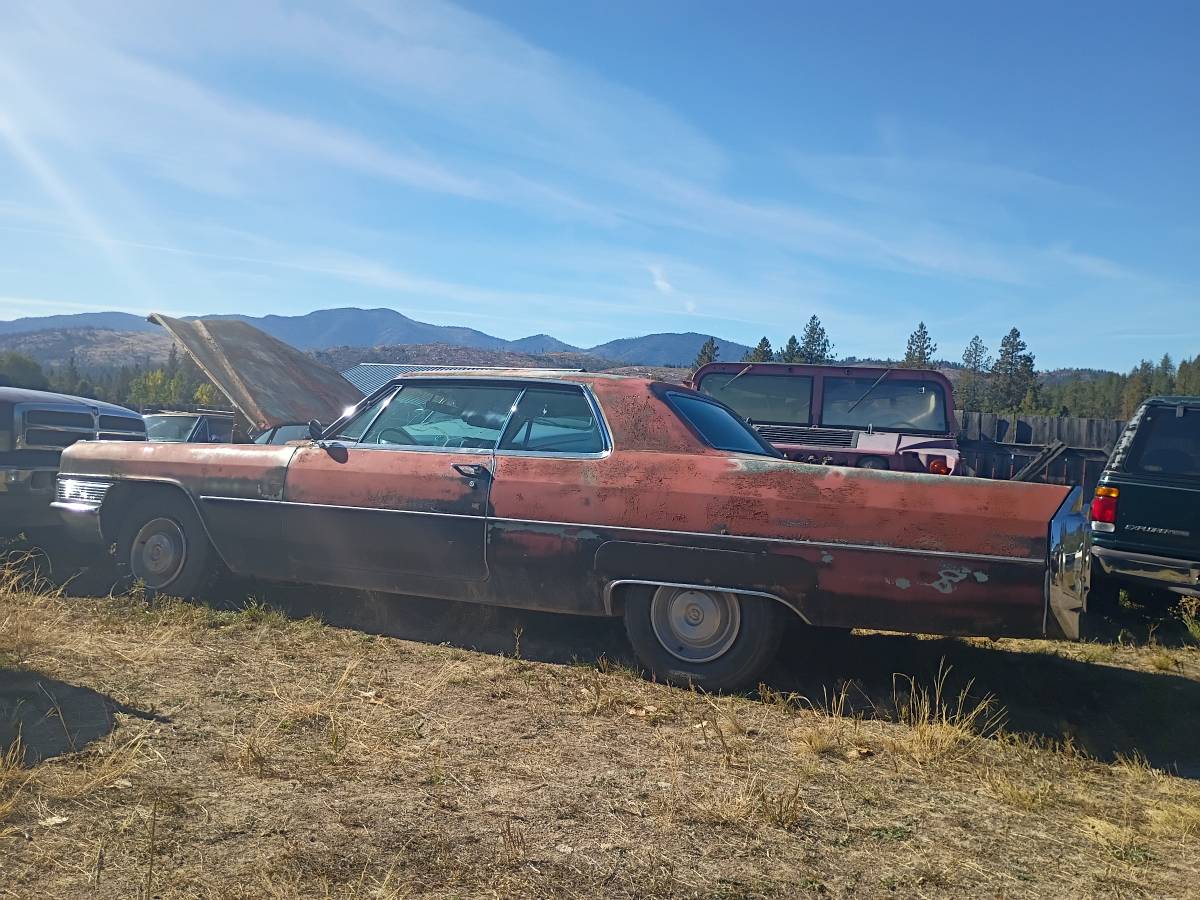 Cadillac-coupe-deville-1965-2