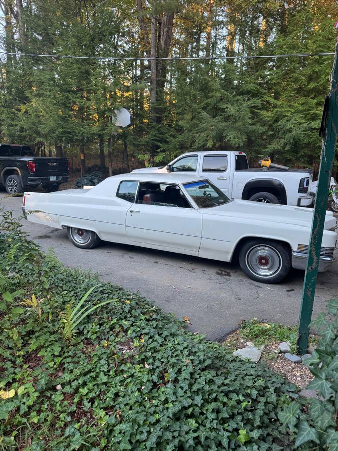 Cadillac-coupe-deville-1970-white-2