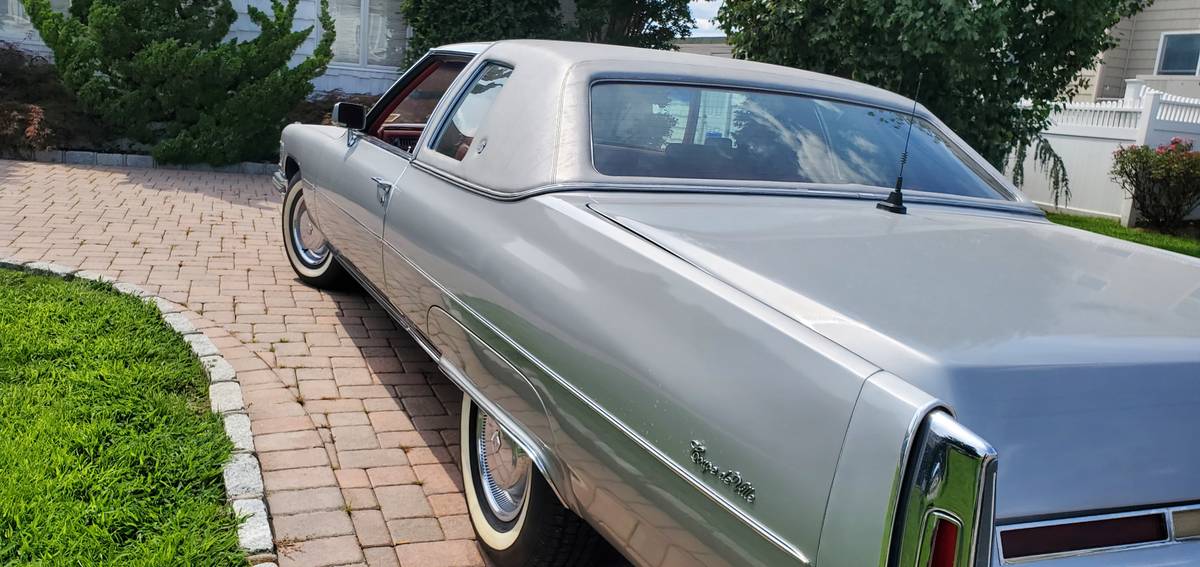 Cadillac-coupe-deville-1976-grey-8