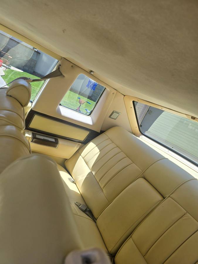 Cadillac-coupe-deville-1978-green-4