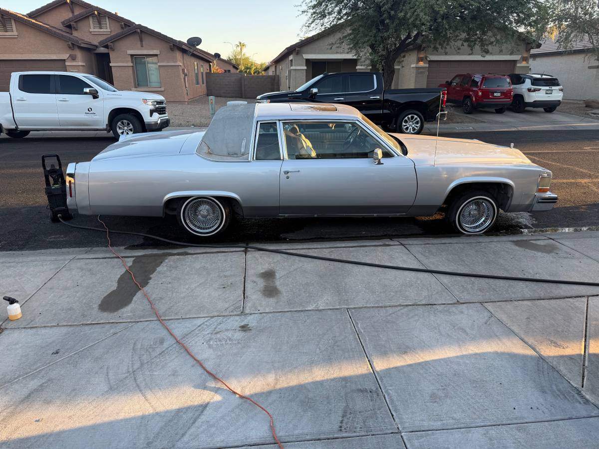 Cadillac-coupe-deville-1984-silver-1