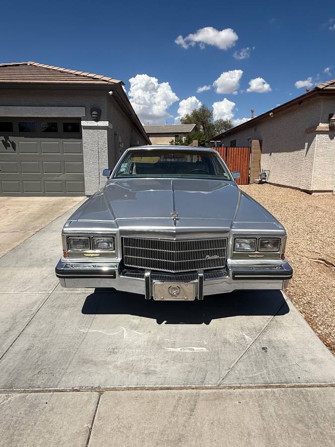 Cadillac-coupe-deville-1984-silver-10