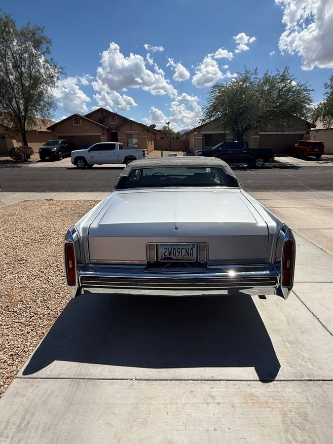 Cadillac-coupe-deville-1984-silver-11