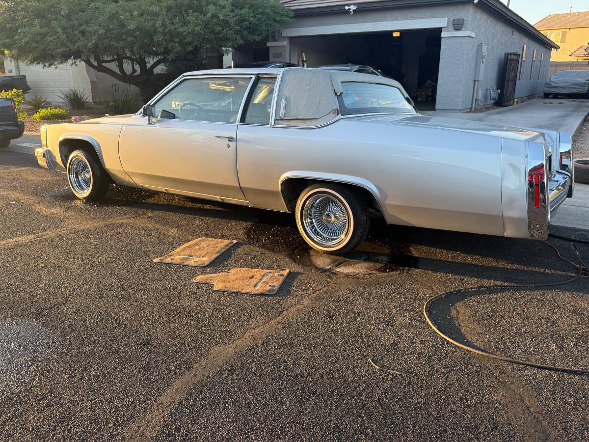 Cadillac-coupe-deville-1984-silver-2