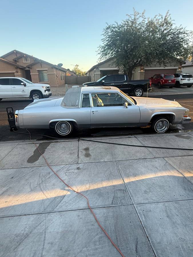 Cadillac-coupe-deville-1984-silver-4