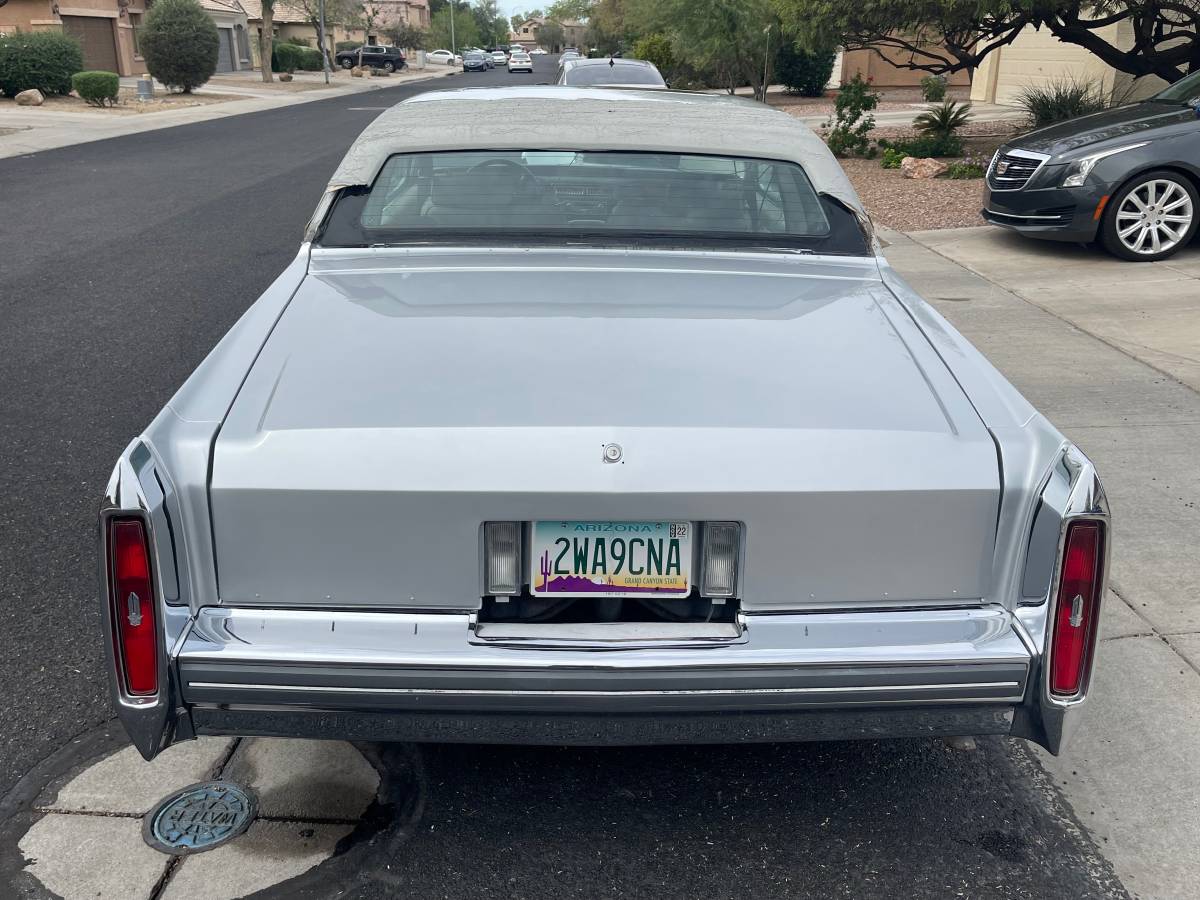 Cadillac-coupe-deville-1984-silver-5