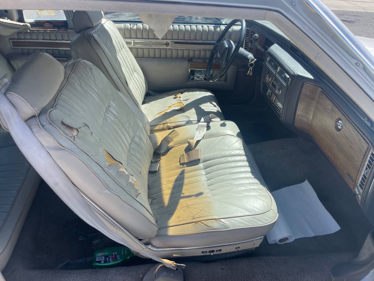 Cadillac-coupe-deville-1984-silver-6