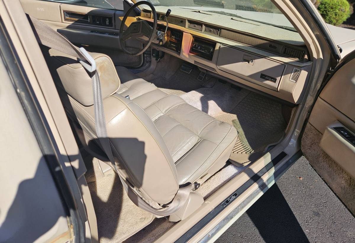 Cadillac-coupe-deville-1989-brown