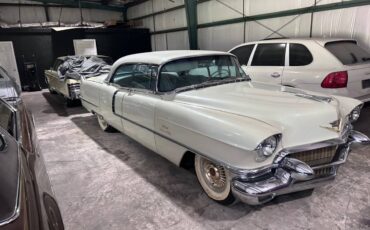 Cadillac-deville-1956-white-11