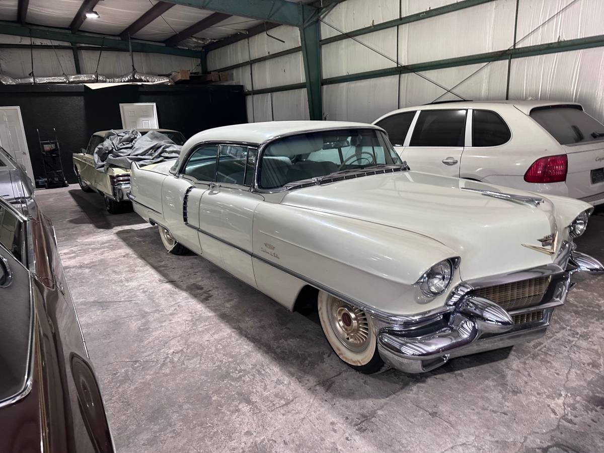 Cadillac-deville-1956-white-11