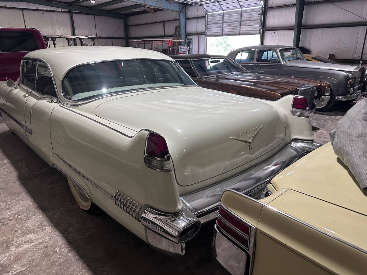 Cadillac-deville-1956-white-2