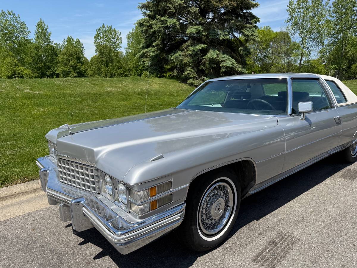 Cadillac-deville-1974-silver