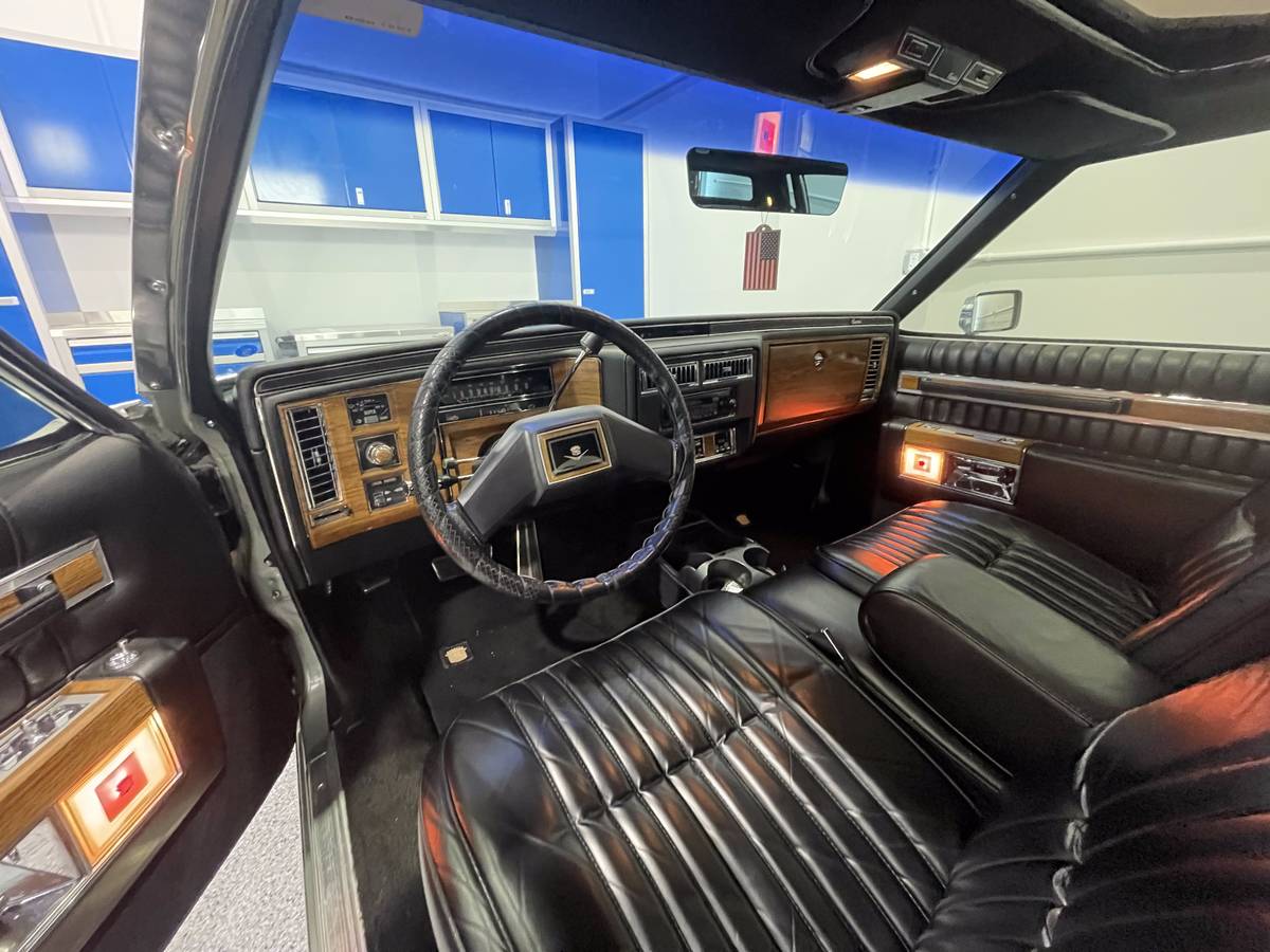 Cadillac-deville-1983-green-11