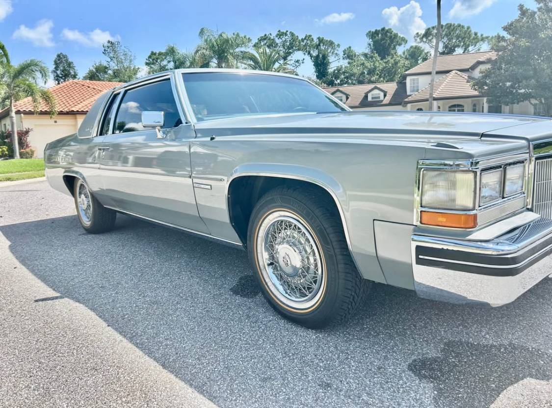 Cadillac-deville-1983-green-21
