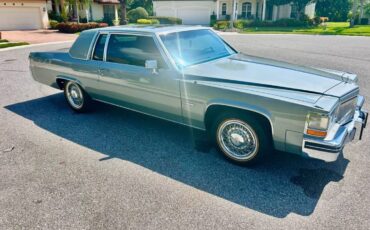 Cadillac-deville-1983-green