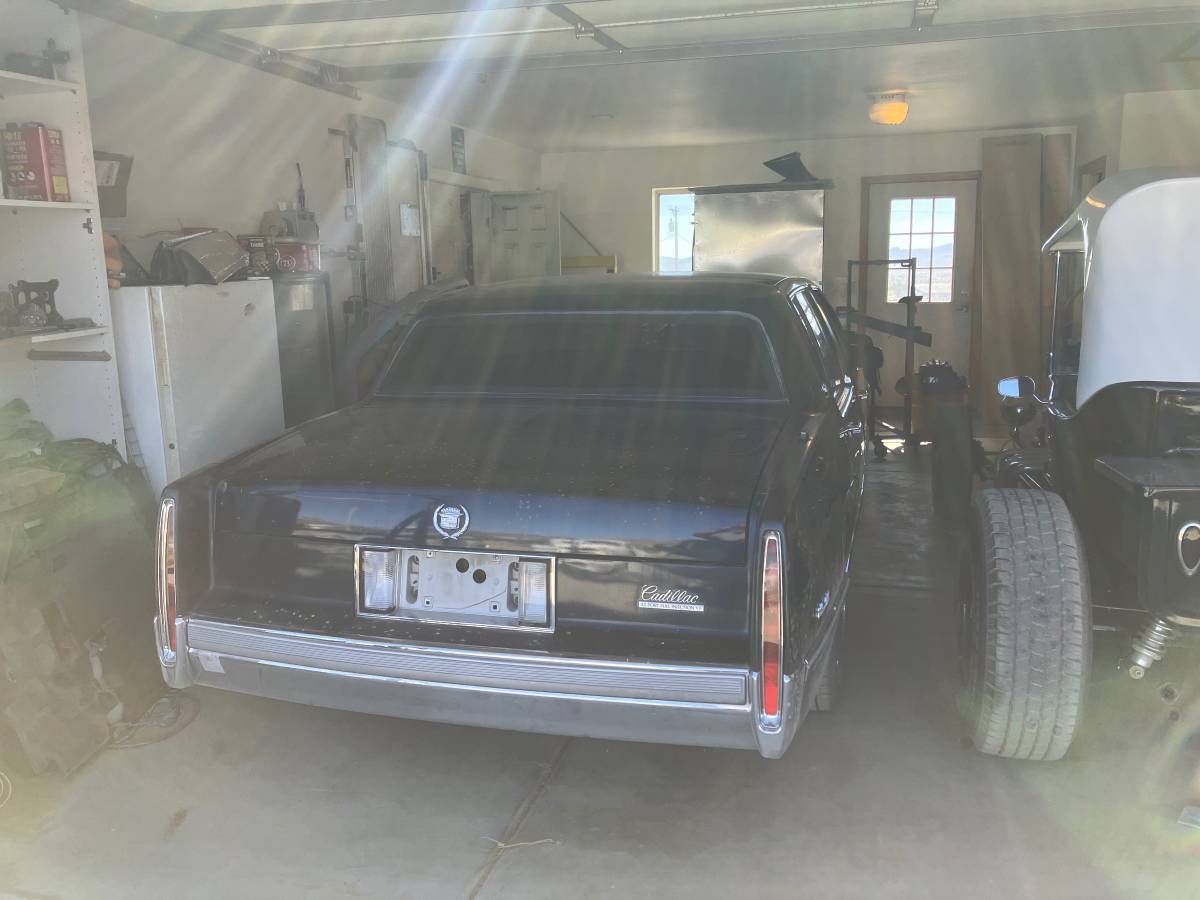 Cadillac-deville-1990-blue-1