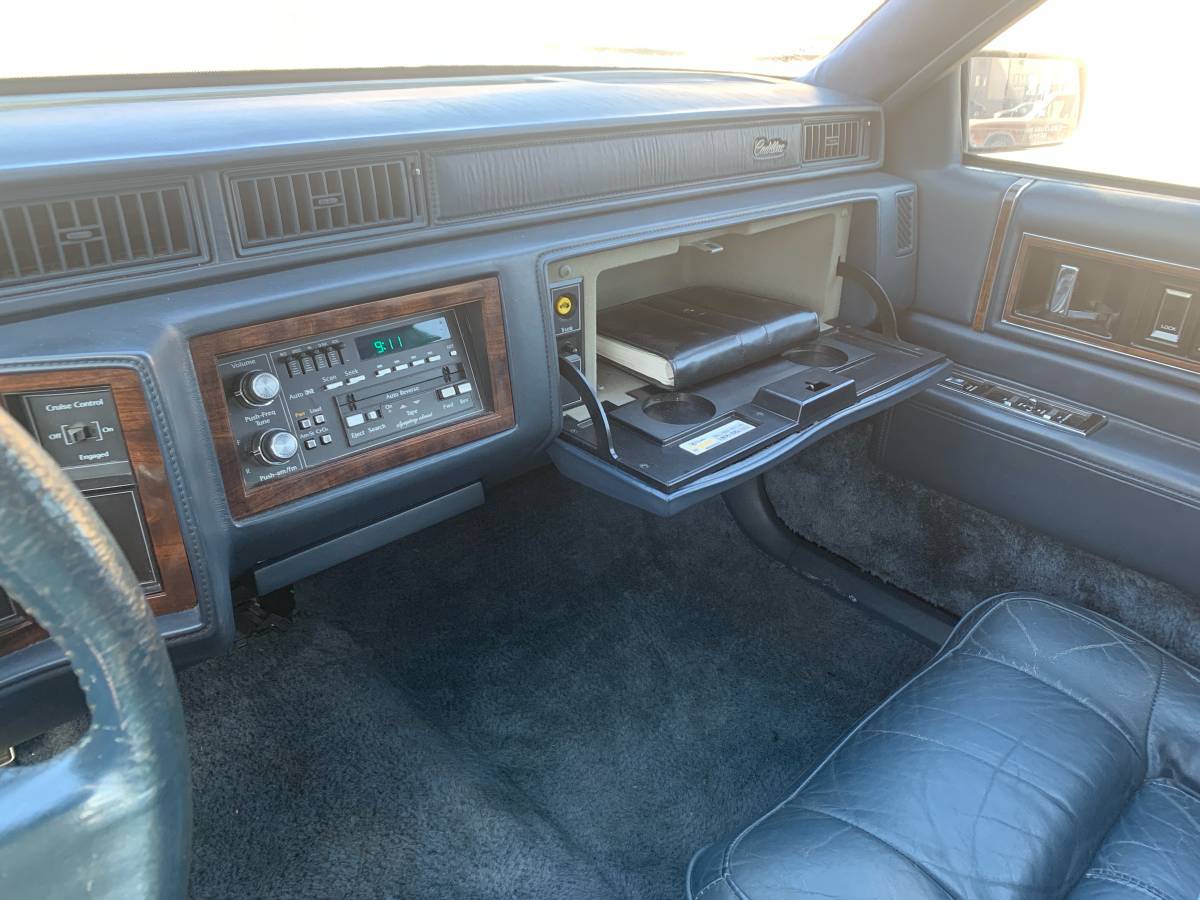 Cadillac-deville-1990-blue-1