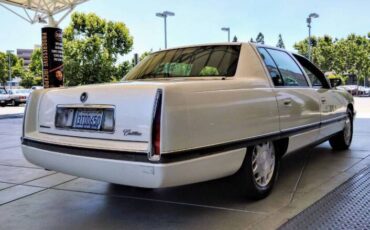 Cadillac-deville-concours-1996-white-12