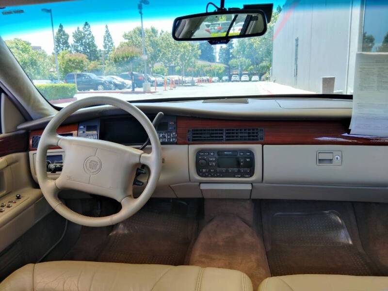 Cadillac-deville-concours-1996-white-14