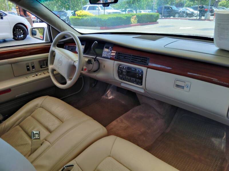 Cadillac-deville-concours-1996-white-15