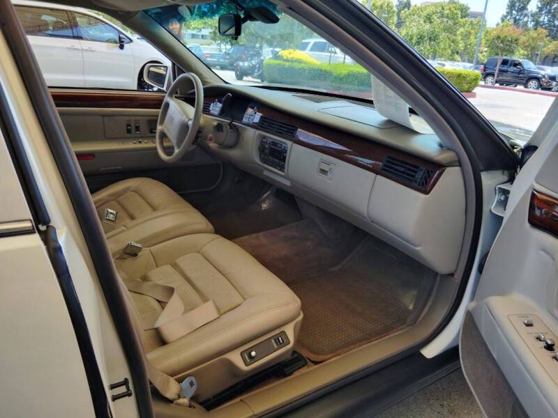 Cadillac-deville-concours-1996-white-16